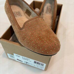 UGG WOMEN'S SIZE 7 W ALLOWAY STUDDED FLAT